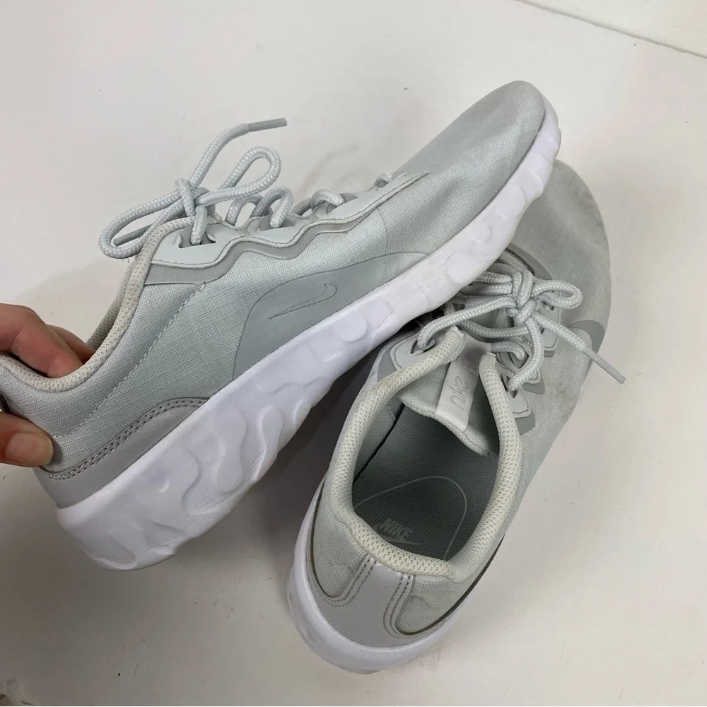 Nike Grey White Athletic Tennis Shoes All Day Everyday Comfort